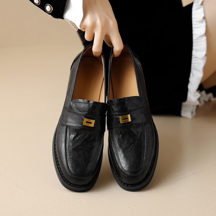 womens-leather-loafers-retro-slip-on-shoes-with-metal-detail_2 Women's Leather Loafers Retro Slip-On Shoes with Metal Detail